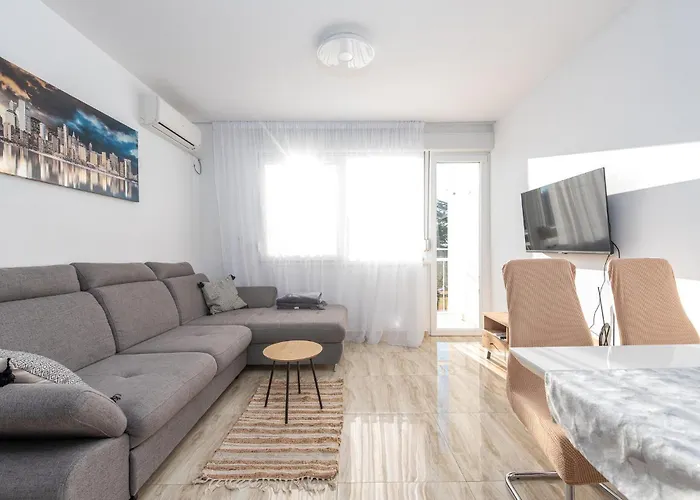2 Bedroom Stunning In Appartement Zadar