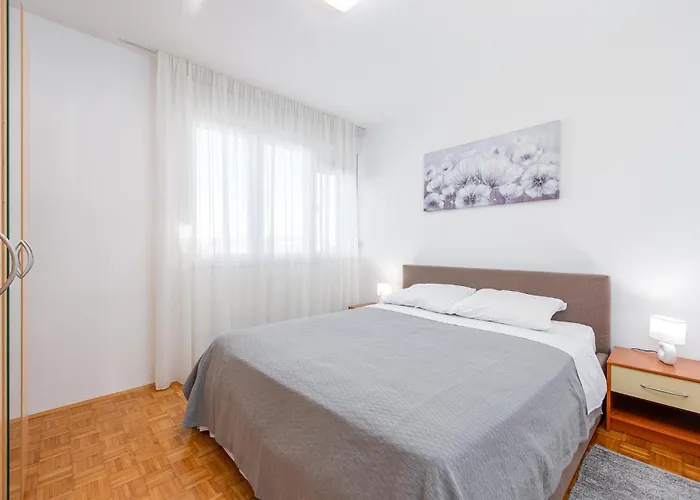 2 Bedroom Stunning In Appartement Zadar
