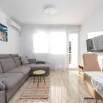 2 Bedroom Stunning In شقة زادار