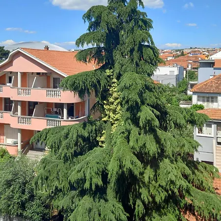 Apartment 2 Bedroom Stunning In *